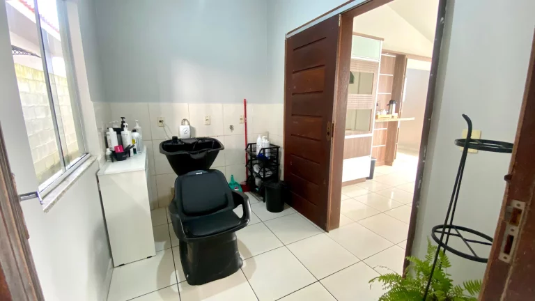Imagem Casa ampla no bairro Ambrósio em Garopaba-SC, a 5 min do centro e praias. Oportunidade!