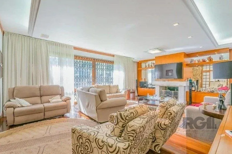 Imagem Casa 221m² - 3 dormitórios, 1 suíte, 4 vagas de garagem no bairro Vila Assunção