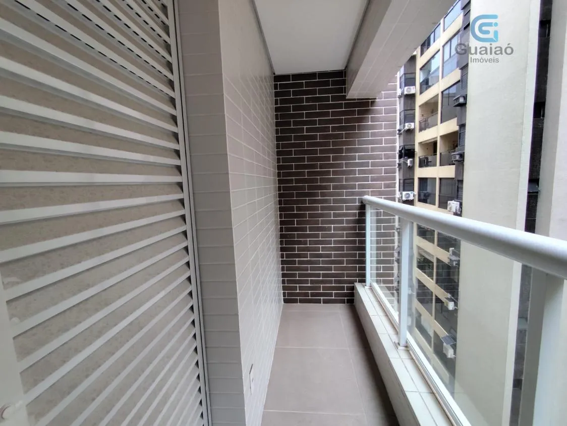 Imagem Vendo Apartamento Reformado, 02 suítes, 01 vaga garagem demarcada p/ carro elétrico, Lazer Completo, 50 metros da praia, Aparecida, Santos/SP