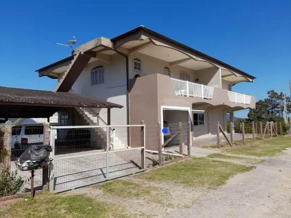 Imagem Magnífico Imóvel em Garopaba-SC: Casa e 2 Aptos, Vista para o Mar, 310m², Próx. à Praia.