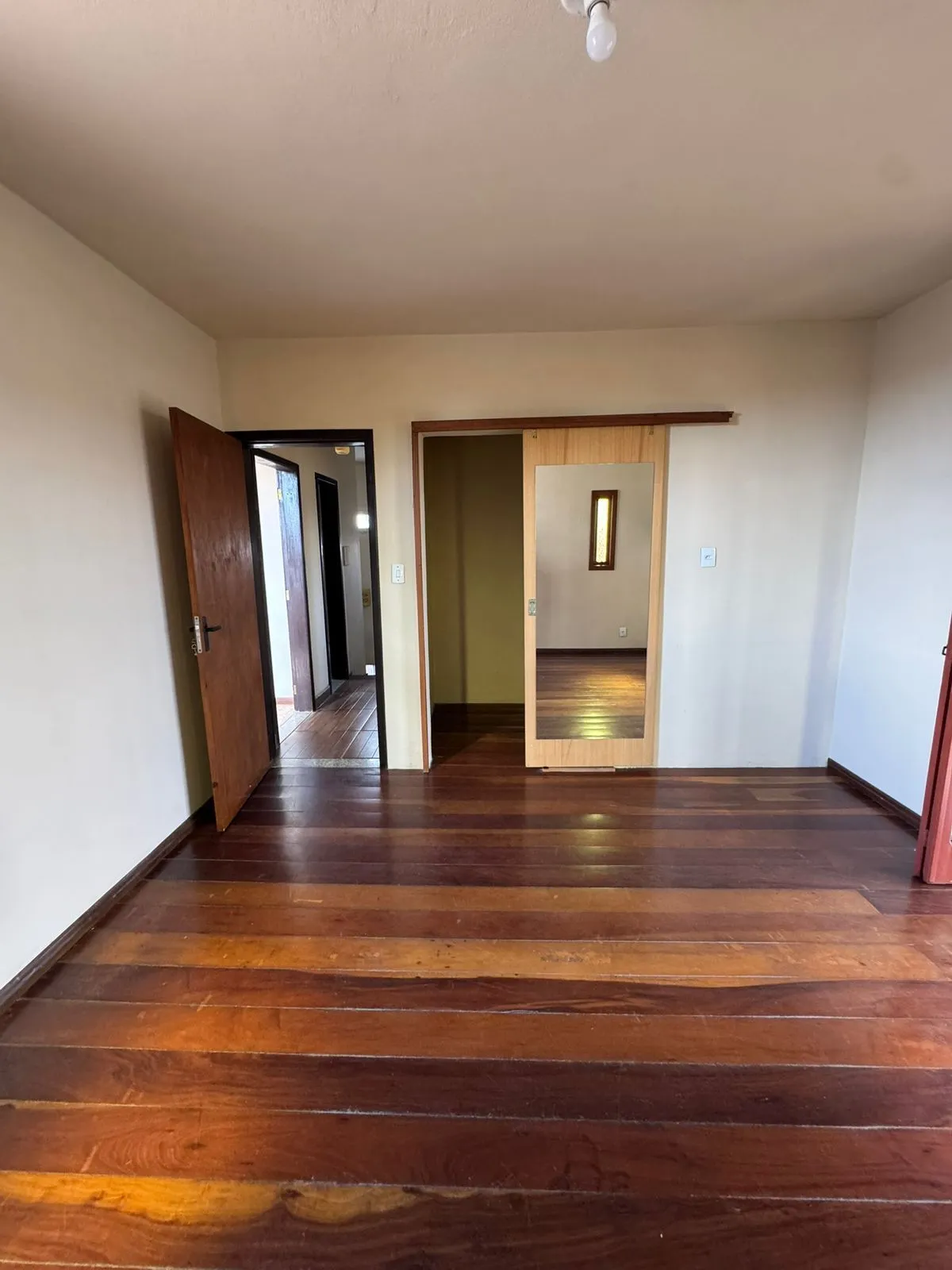 Imagem Casa 4 dorms à venda Avenida Manoel Elias, Porto Alegre.