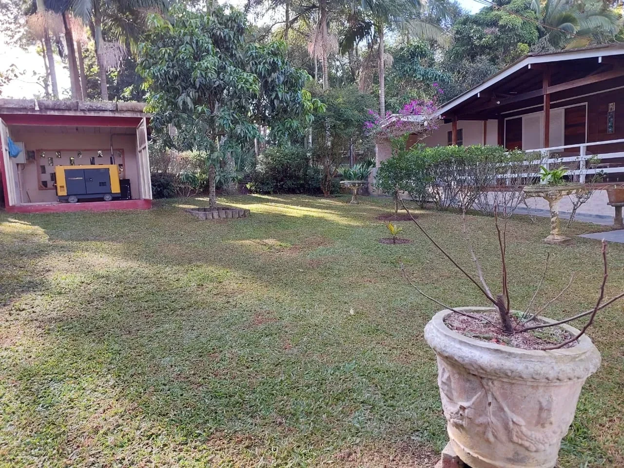 Imagem Chácara com 3 Quartos à Venda, 2000 metros em Jardim Colibri - Embu das Artes