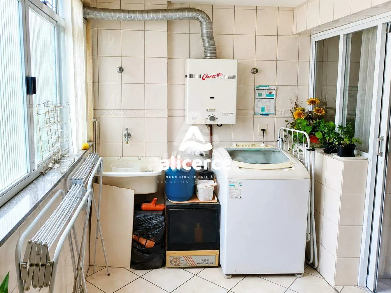 Imagem Apartamento com 3 Quartos, sendo 01 Suíte e 123m² à Venda em Capoeiras, Florianópolis