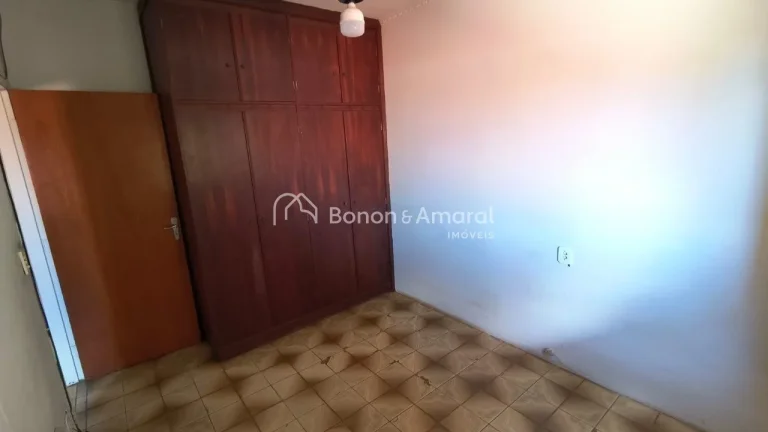 Imagem Casa espaçosa e muito bem localizada em Paulínia, de frente para uma agradável praça, proporcion...