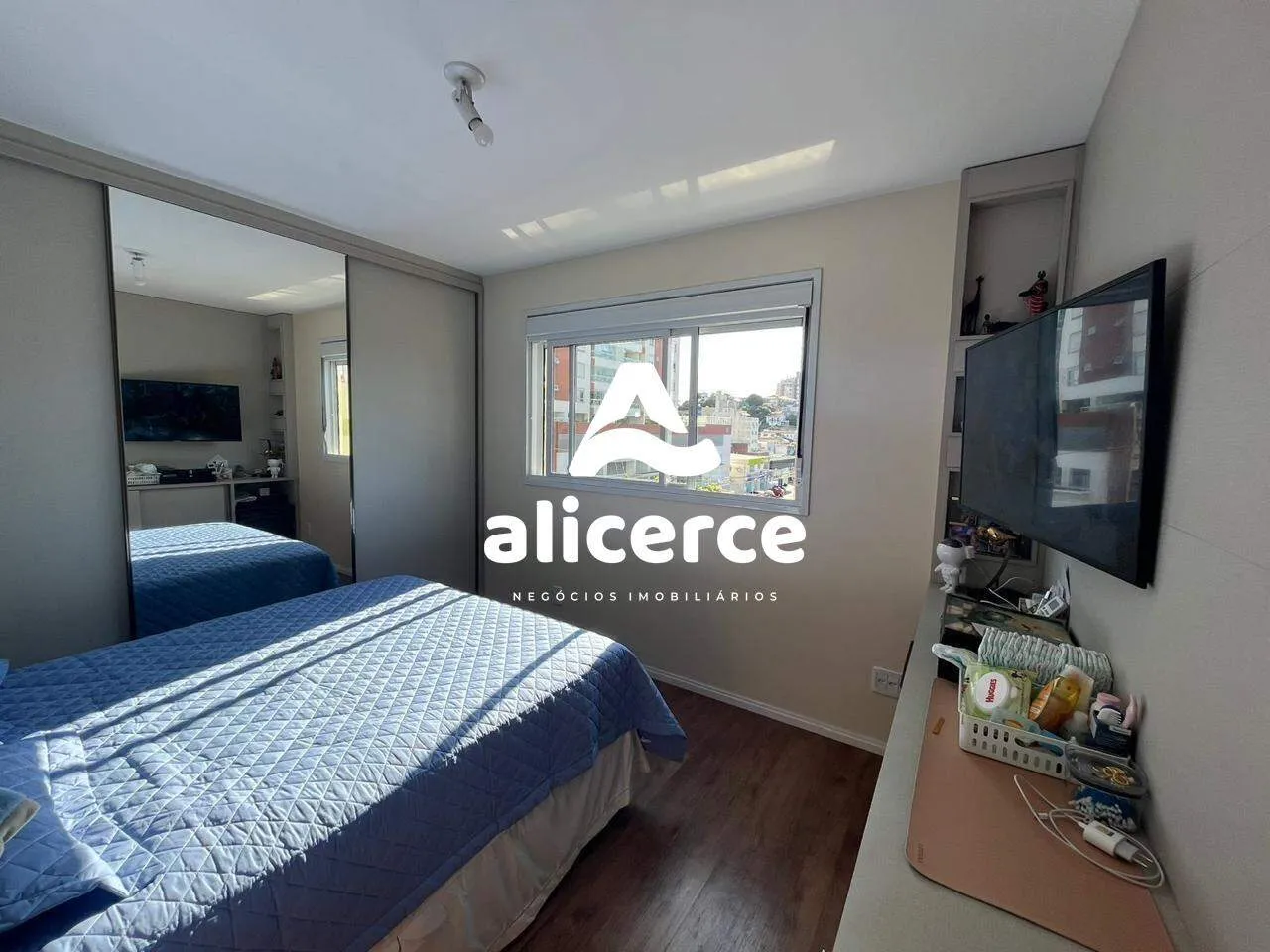 Imagem Apartamento à Venda - 3 Dorimitórios I 1 Suíte I Garagem Dupla i Semi mobiliado - no Coração do Estreito