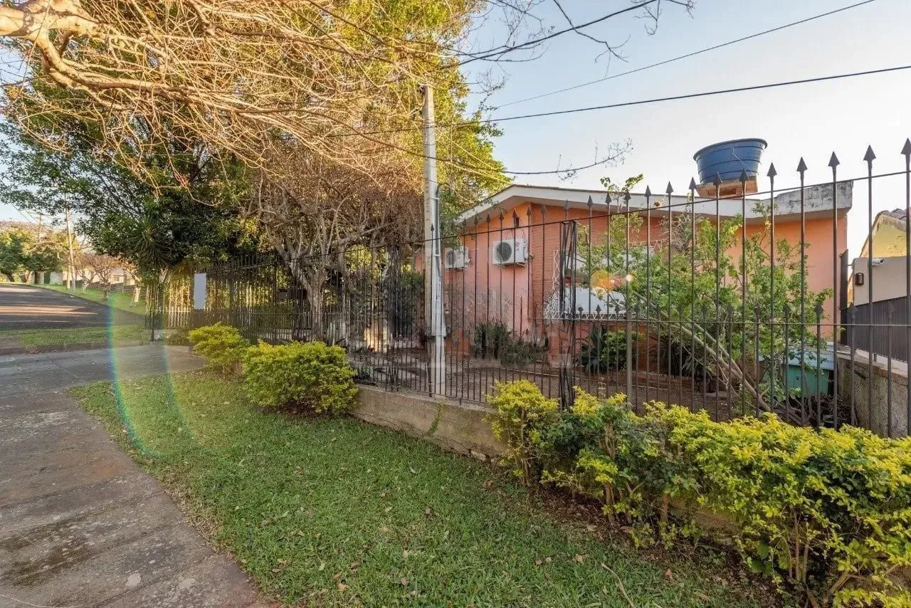 Imagem Casa de 3 dormitórios com 206m² à venda no Bairro Santa Tereza.