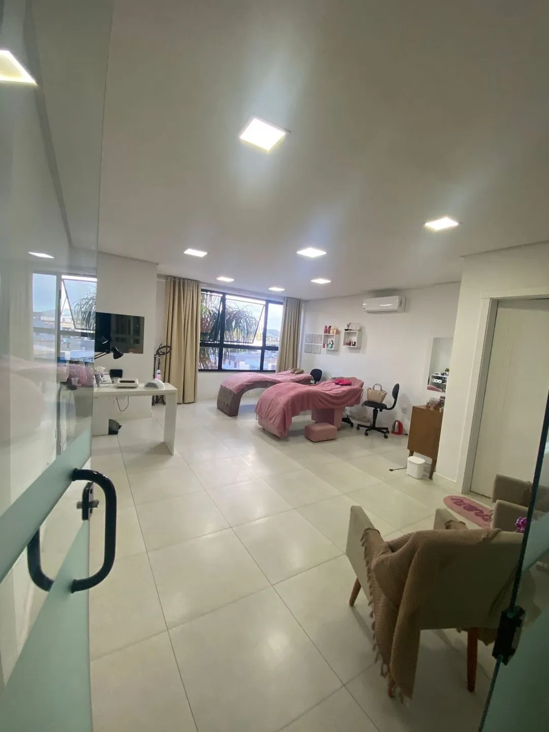 Imagem Sala comercial à venda em Três Cachoeiras, Centro, 30m2