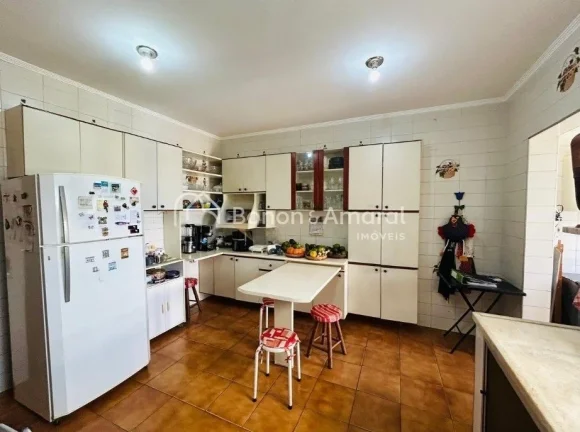 Imagem Casa à venda no bairro Taquaral, em Campinas/SP, localizada a apenas duas quadras da Lagoa do Taqua...