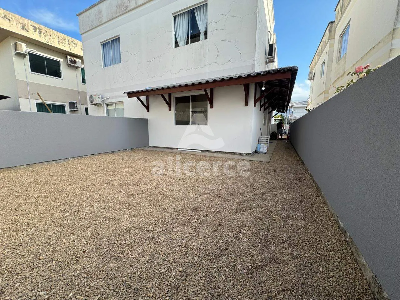 Imagem Apartamento com 2 dormitórios com Espaço Privativo e Churrasqueira na Barra do Aririú