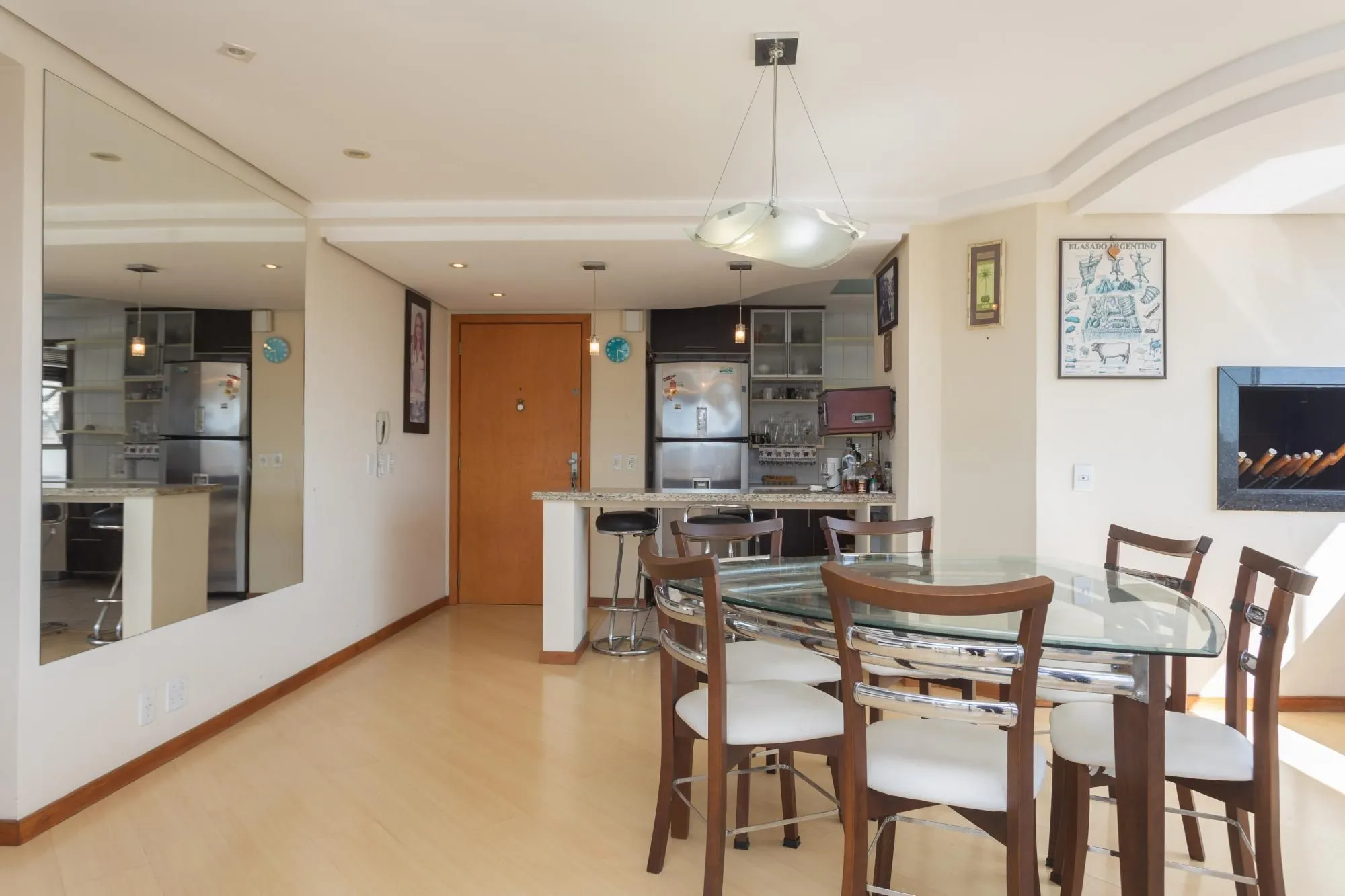 Imagem Apartamento 2 dormitórios sendo 1 suíte e 3 vagas no Petrópolis.