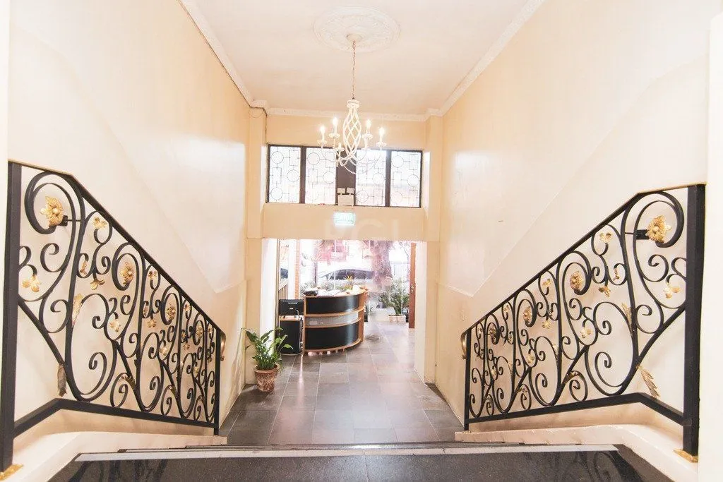 Imagem Apartamento de três dormitórios no bairro Independência em Porto Alegre.