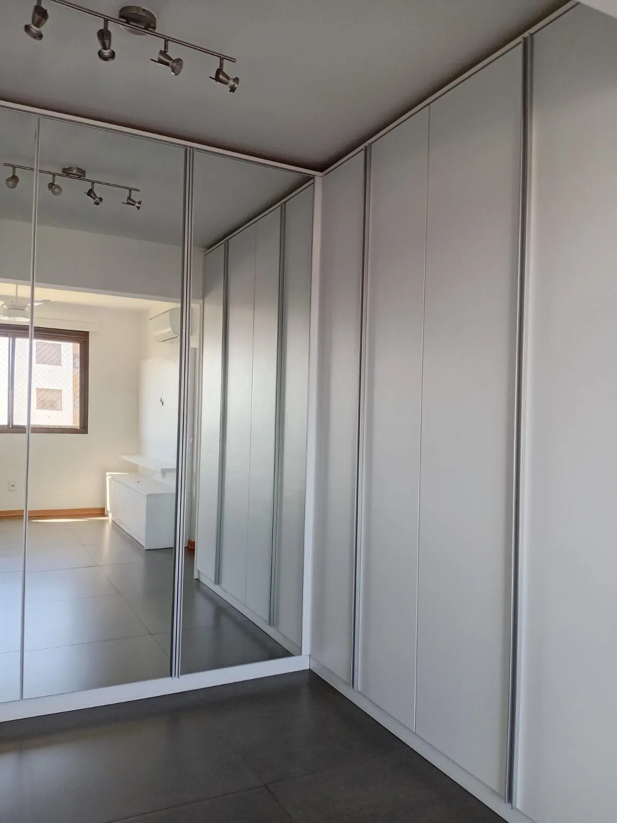 Imagem Apartamento 2 quartos, suíte, vaga coberta no bairro Camaquã em Porto Alegre/RS
