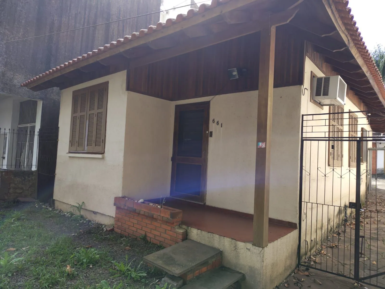 Imagem Casa com 03 quartos no Bairro São Pedro em Porto Alegre