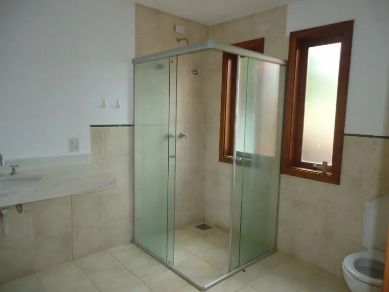 Imagem Magnífica Casa de Condomínio à Venda em Valinhos-SP, Bairro Pinheiro: 4 quartos, 4 suítes, 3 salas, 5 banheiros, 5 vagas, 450m².