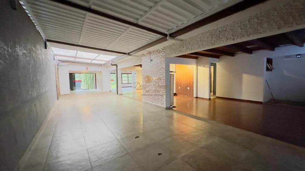 Imagem Comercial para Venda em Teresópolis / RJ no bairro Várzea