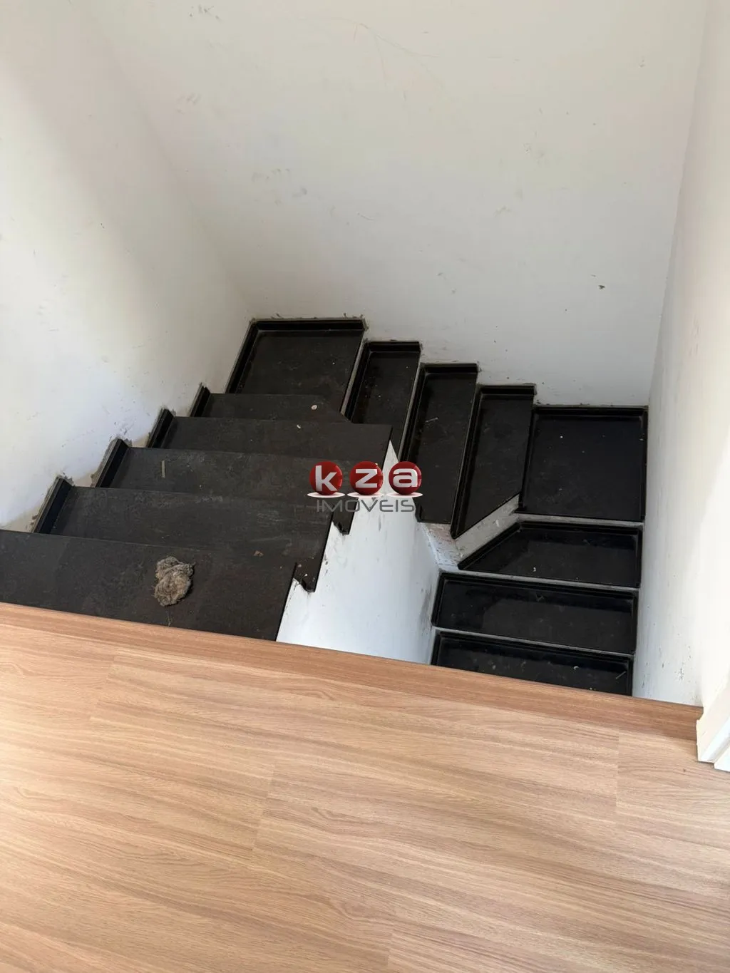 Imagem Casa de Vila à venda Próximo ao Colégio Porto Seguro em Valinhos-SP, 3 suítes, 2 salas, 4 banheiros, 2 vagas de garagem, 141m².
