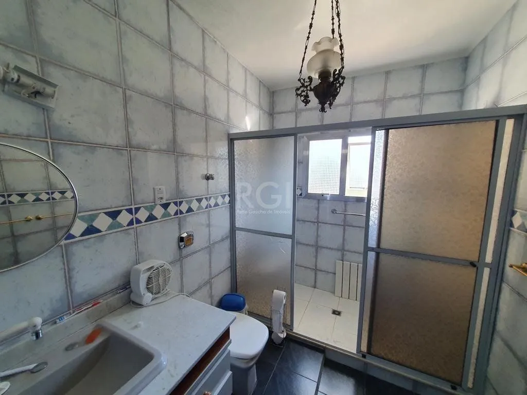 Imagem Casa para Venda - 250m², 4 dormitórios, sendo 1 suites, 4 vagas - Centro