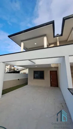 Imagem Sobrado novo com amplo terreno, 03 quartos c/suíte, no centro Canasvieiras em Florianópolis SC