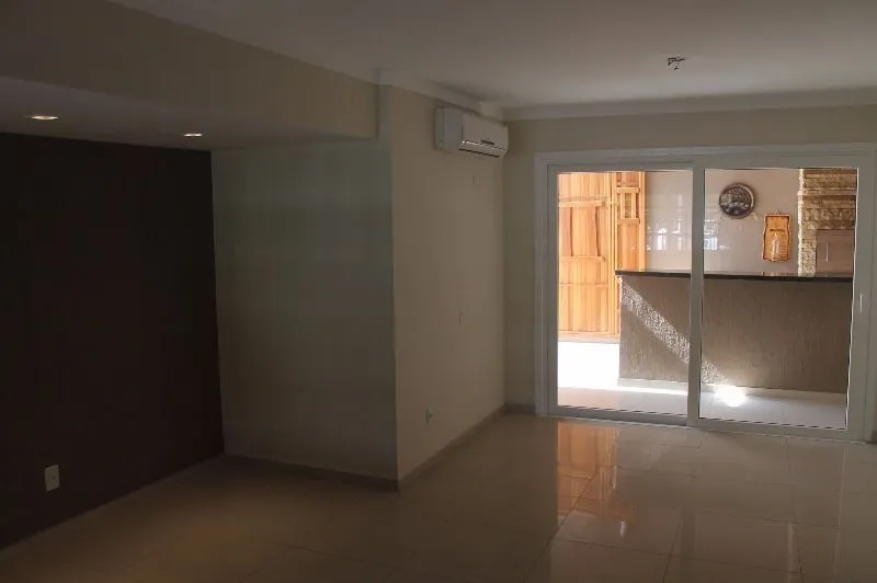 Imagem Casa para Venda - 220m², 3 dormitórios, sendo 1 suites, 4 vagas - Ipanema