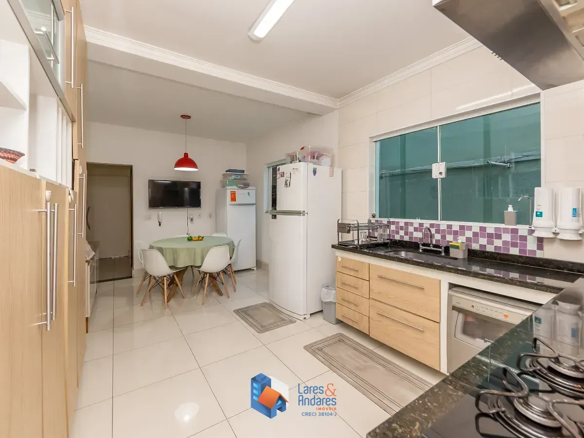 Imagem Sobrado para venda em Jardim Marisa com 3 quartos, sendo 3 suítes, 168m²