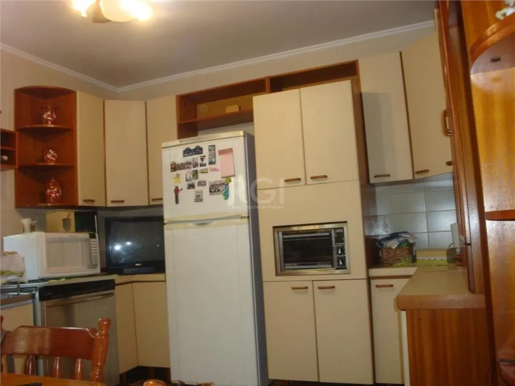 Imagem Casa para Venda - 240m², 4 dormitórios, sendo 1 suites, 4 vagas - Nonoai