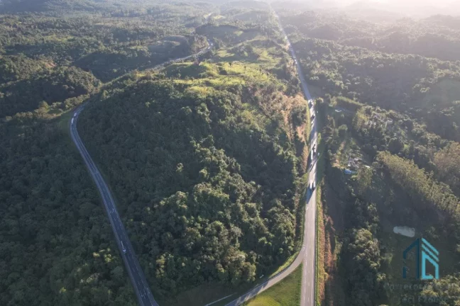 Imagem Chácara com 02 casas bem localizada, apenas 70km de Curitiba em Campina Grande do Sul PR