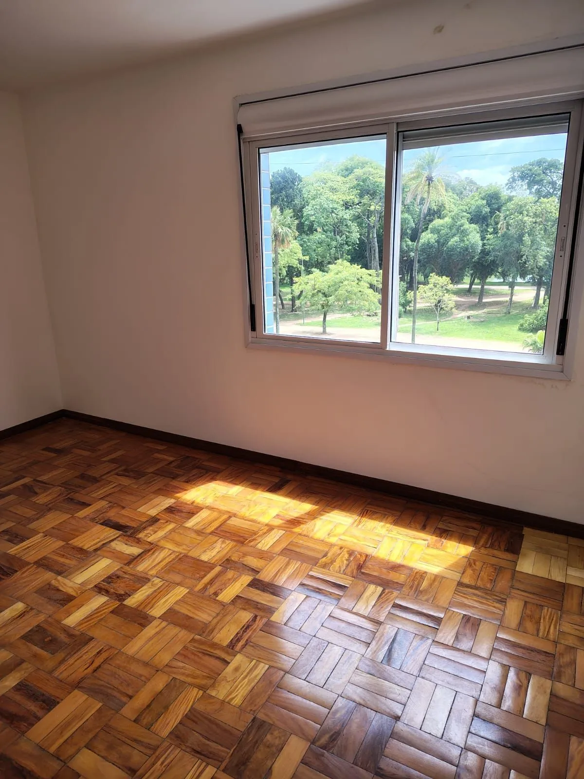 Imagem Lindo 2Dormitórios Dependência de Empregada Desocupado Sacada com Churrasqueira Privativa