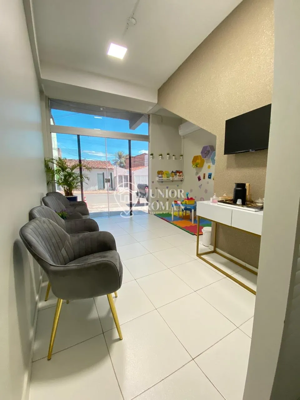 Foto do imóvel ESPAÇO COMERCIAL COM RECEPÇÃO E 2 SALAS NO CENTRO DE BARREIRAS/BA