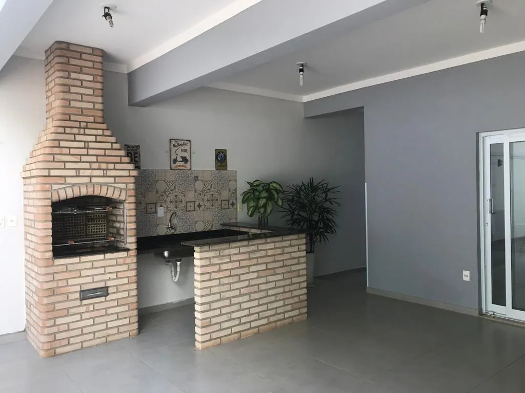 Imagem Lindo Sobrado no Bairro Jardim Karolyne com 235m².