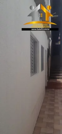 Imagem Casa com 03 cômodos para alugar em Carapicuíba