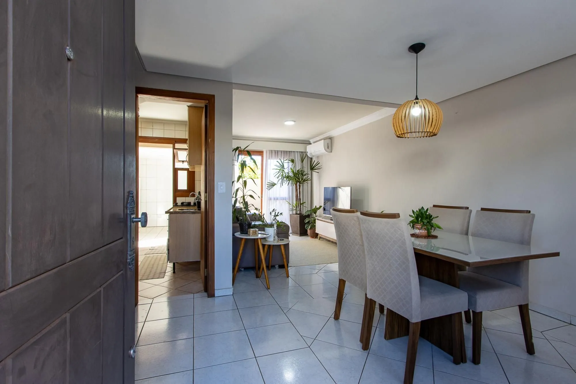 Imagem Casa em condomínio fechado, 104m² privativos, 2 quartos, 1 vaga, bairro Camaquã