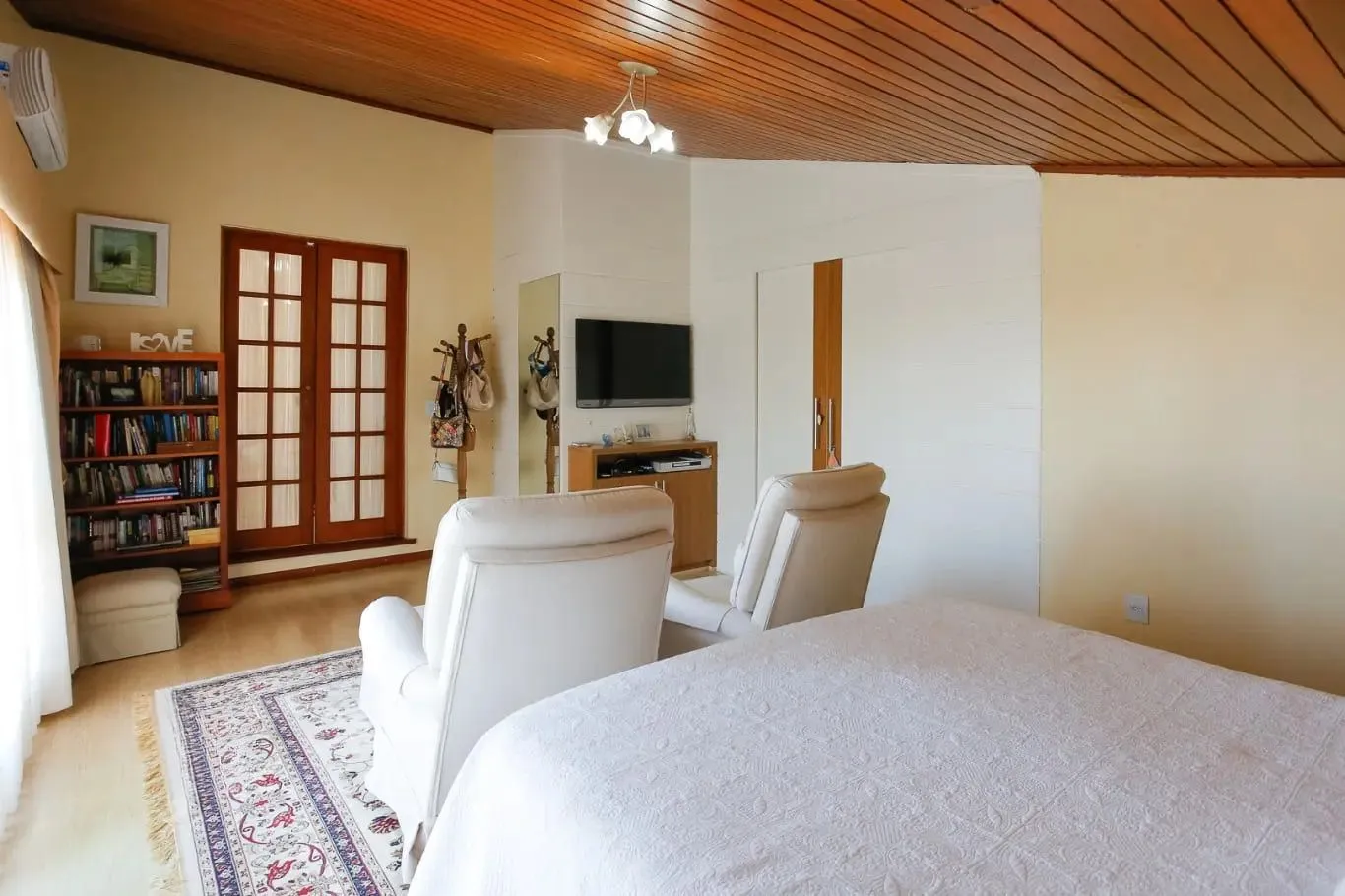 Imagem Casa com 3 dormitórios no Bairro Tristeza, em Porto Alegre
