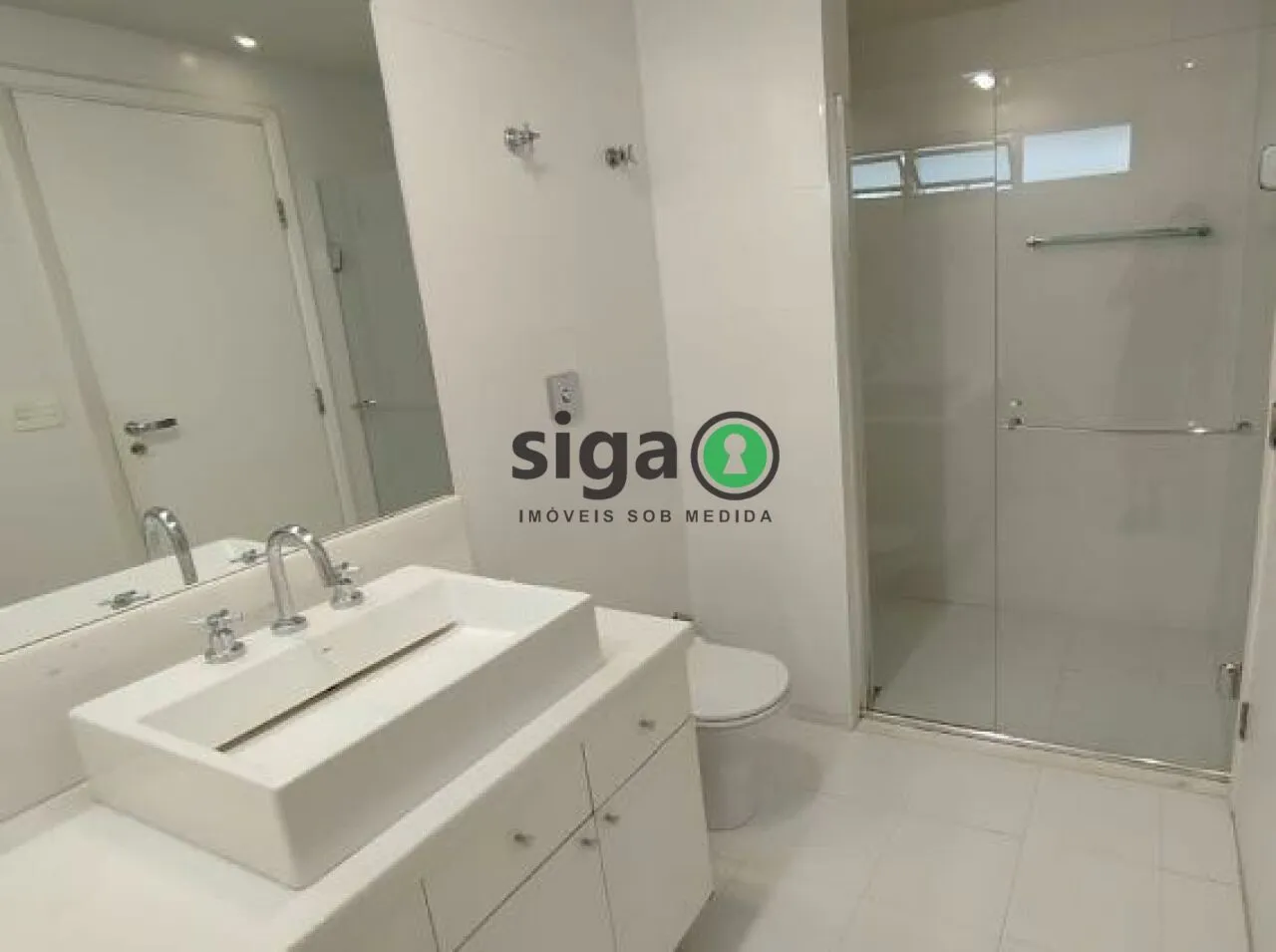 Imagem Apto para locação no bairro Cerqueira Cesar, com 2 suites, 2 vagas, para locação. SEMI MOBILIADO