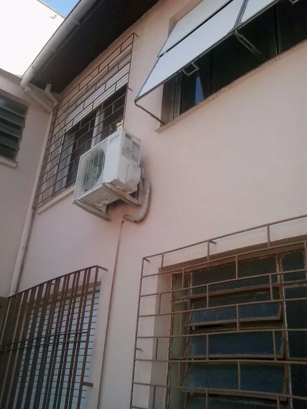 Imagem Casa para Venda - 250m², 5 dormitórios, 6 vagas - Menino Deus