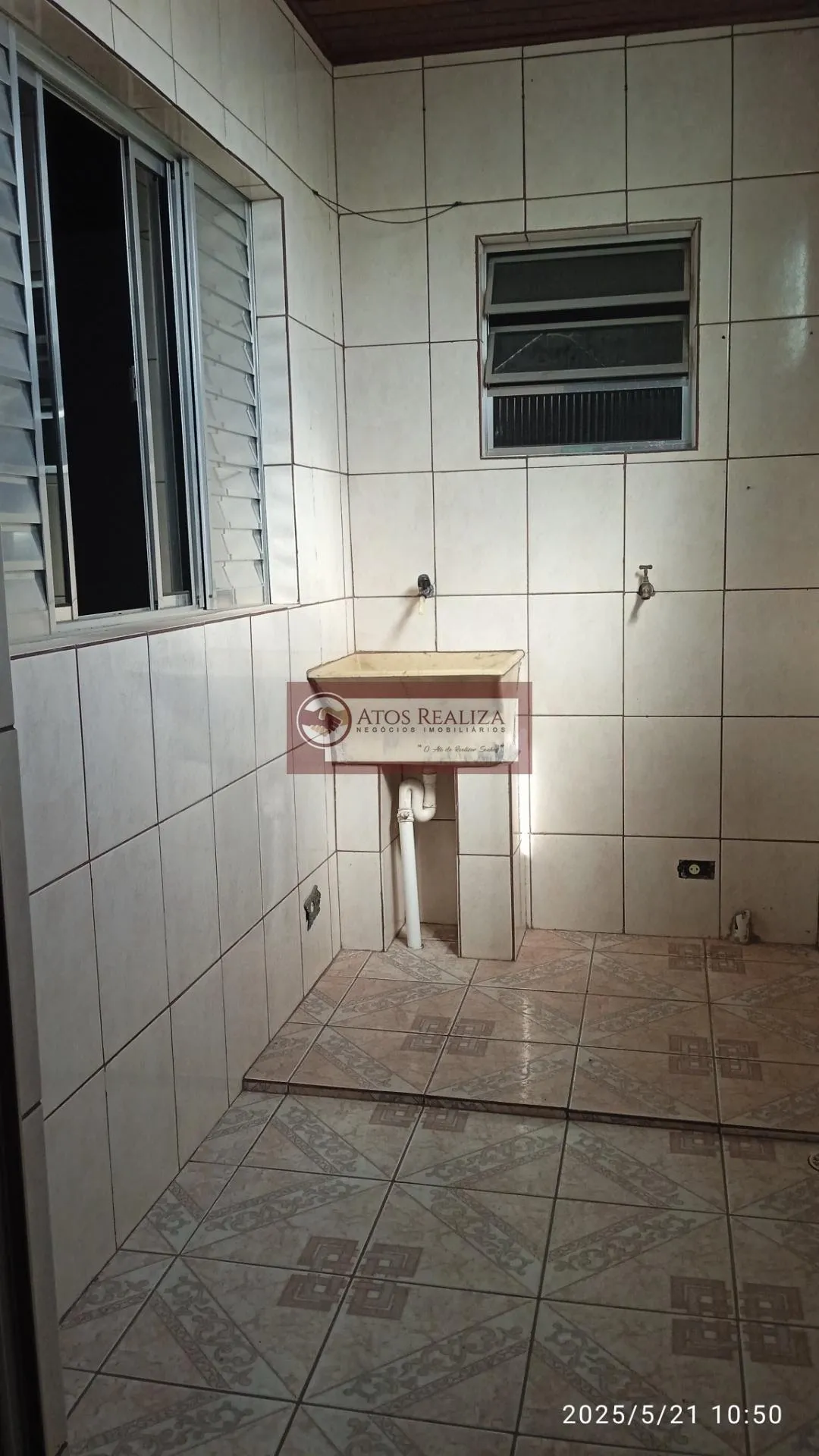 Imagem Casa para Locação em Jardim Herplin - 1 Suíte, 70m²