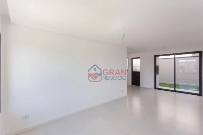 Foto do imóvel Sobrado com 3 dormitórios à venda no Atuba - Curitiba/PR