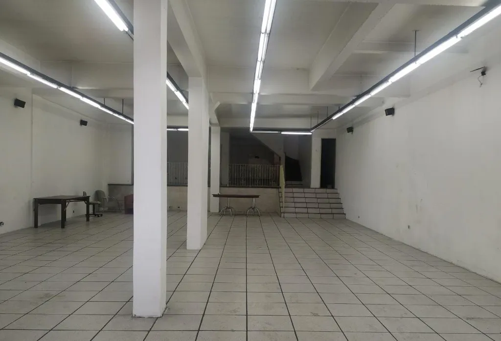 Prédio Comercial à Venda no Centro de Santo André-SP: 2 Salas, 3 Banheiros, 780m² de Área!