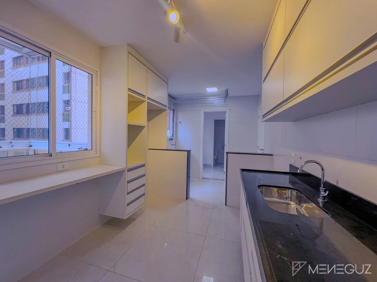 Imagem Apartamento 4 suítes no centro de Guarapari, de frente para o mar da Praia das Castanheiras