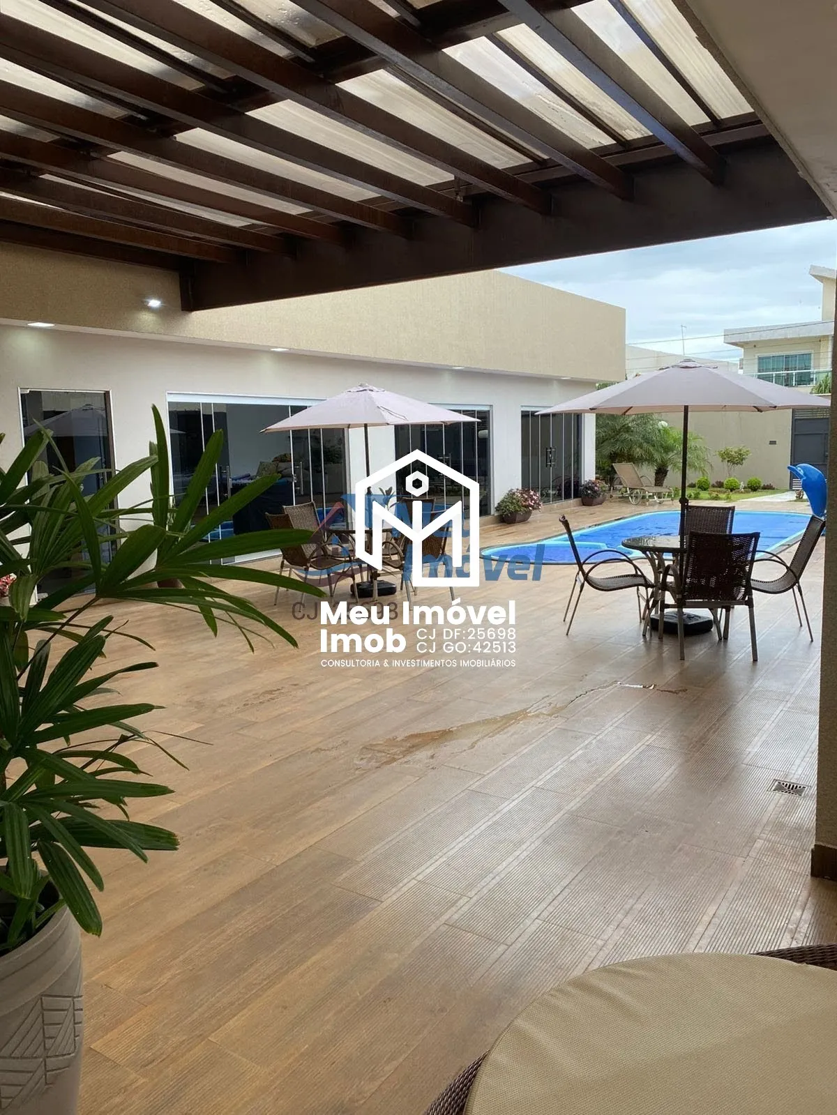 Imagem Casa 3 Quartos 2 Suítes 4 Vagas 800m² Gama/DF
