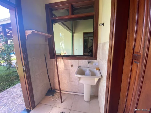 Imagem Casa Condomínio fechado com piscina - Bairro Horto