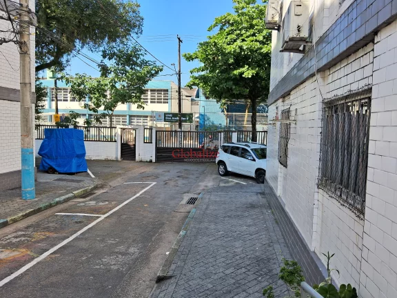 Imagem Apartamento térreo de 3 dormitórios em Santos na Aparecida no BNH(Plano 4) para reforma à venda por R$ 310.000,00