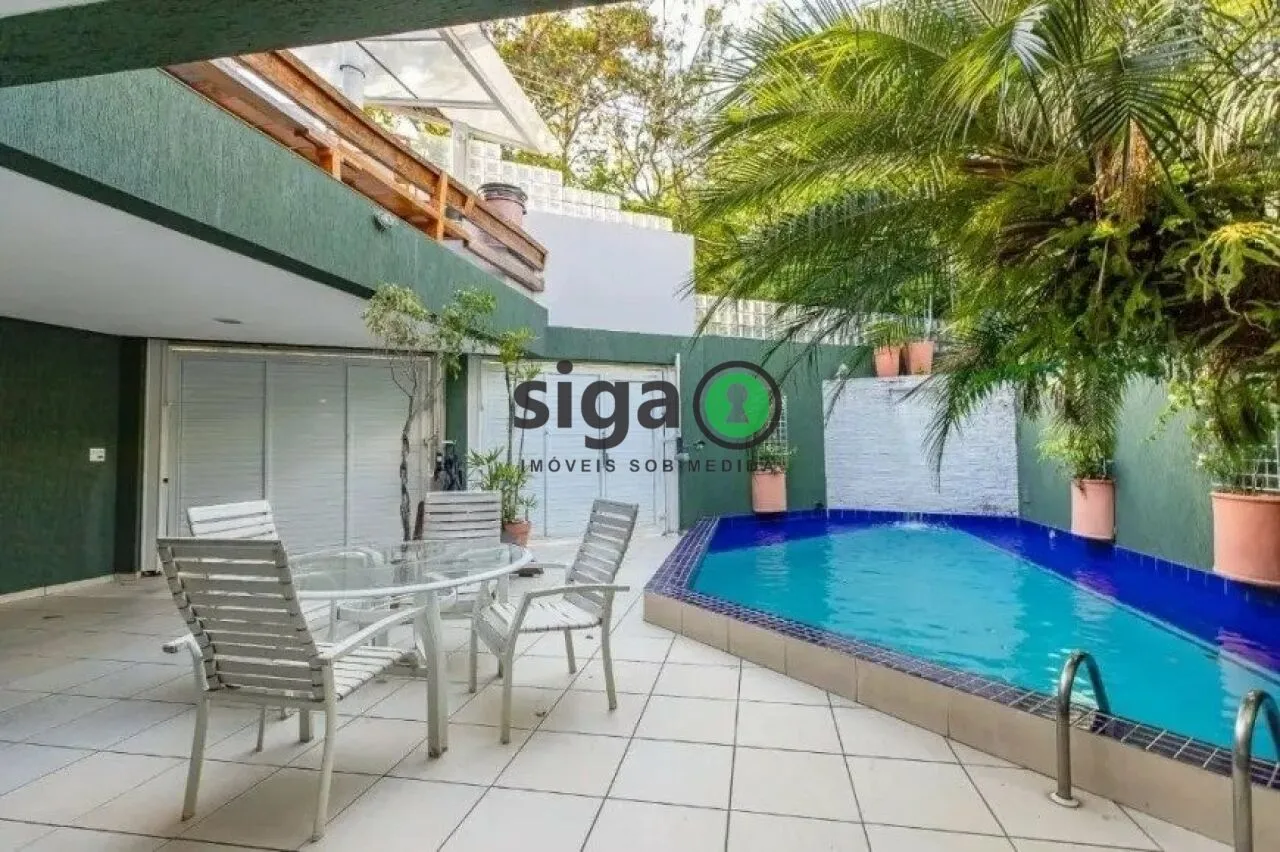 Imagem Sobrado no Bairro Alto de Pinheiros, com 3 Quartos e 5 vagas , à Venda