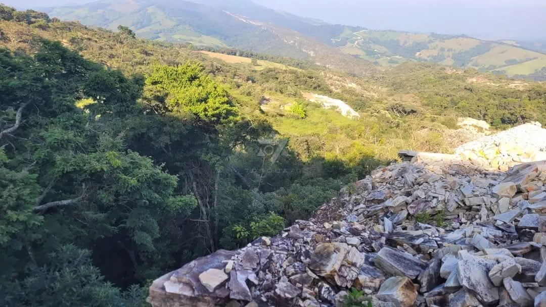 Imagem Oportunidade Mineral: Área de Quartzo com Grande Volume de Reserva Estimada em MG