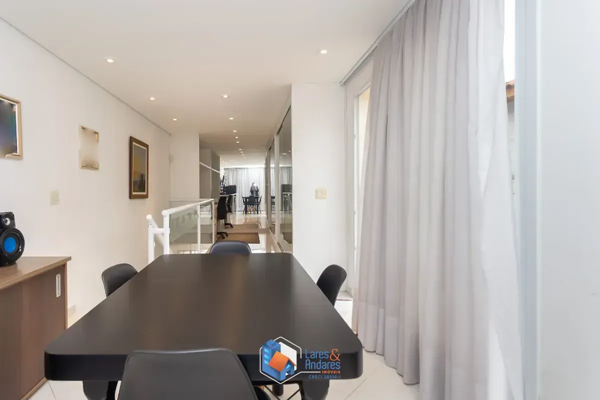 Imagem Casa para venda em Parque São Domingos com 4 quartos, sendo 2 suítes, 210m²