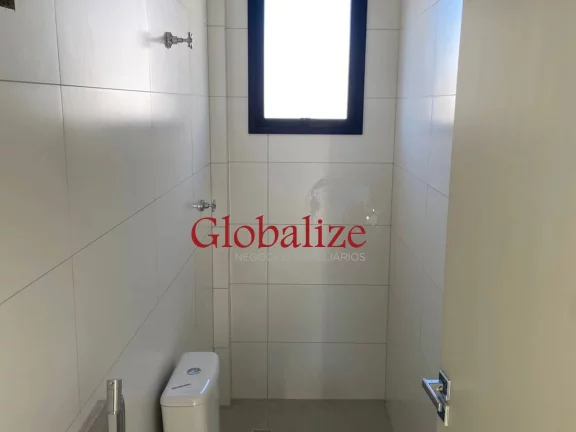 Imagem Sobrado triplex à venda com 94m², 2 suítes, piscina e vaga por R$588.905,00 em Santos