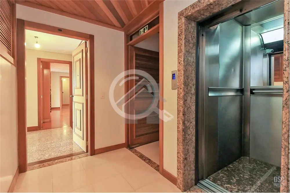Imagem Apartamento de alto padrão, com 4 dormitórios, localizado no bairro Bela Vista, em Porto Alegre. C...