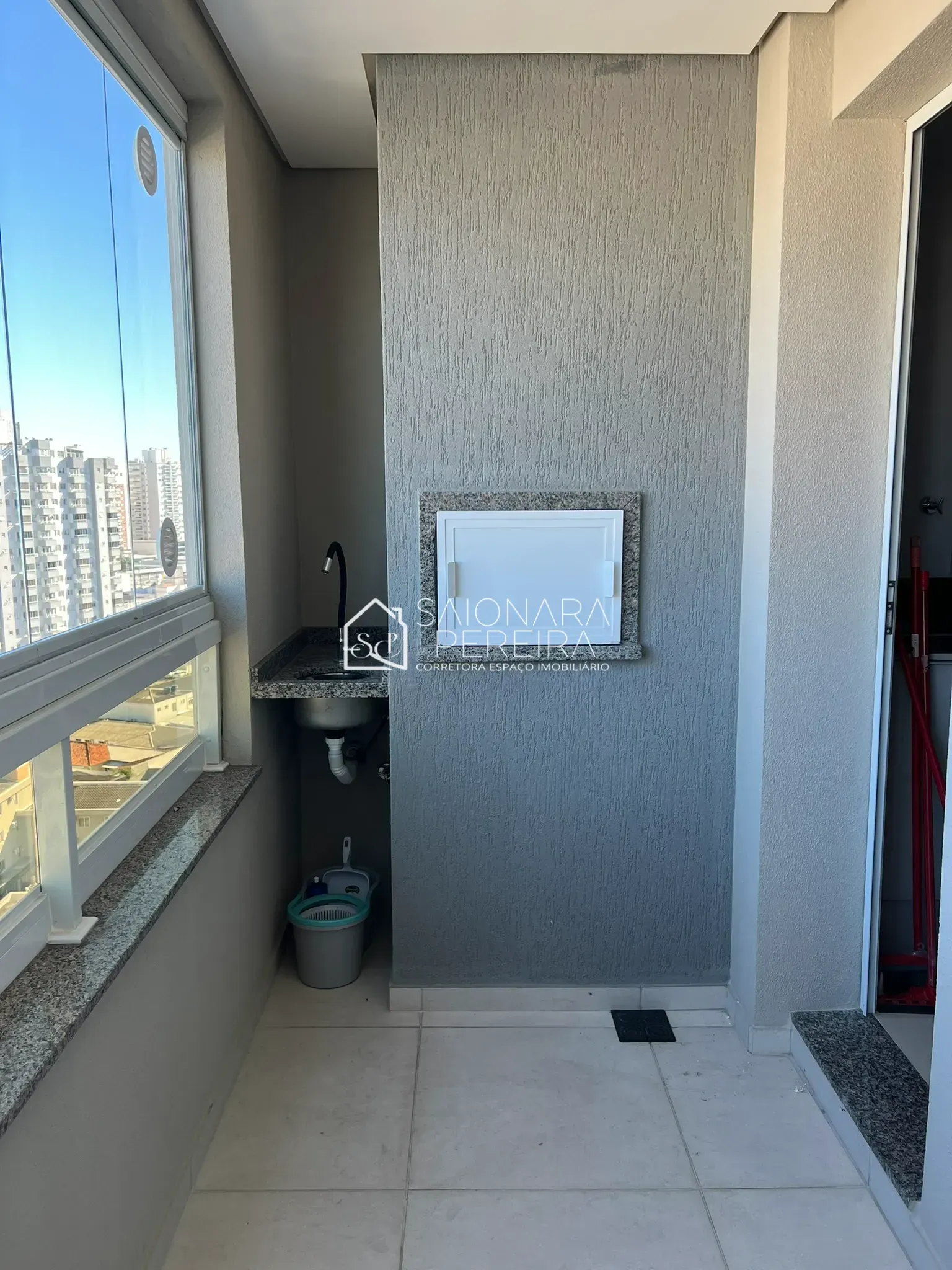 Imagem Apartamento com 2 dormitórios e suíte à venda no bairro Campinas, São José - SC