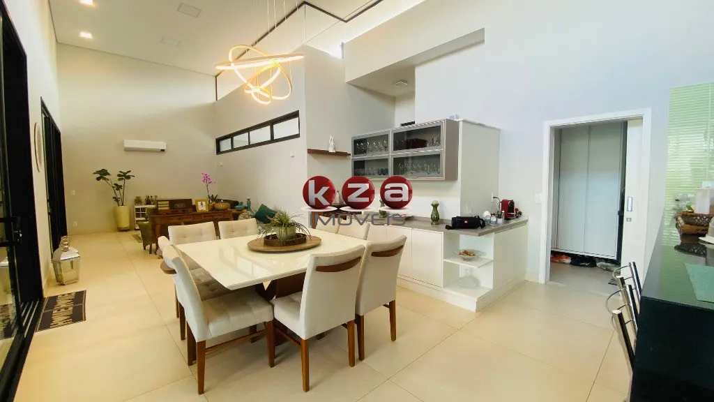 Imagem Casa de Luxo à Venda em Condomínio Exclusivo em Valinhos-SP: 3 quartos, 3 suítes, 3 salas, 5 banheiros, 2 vagas de garagem, 317m².