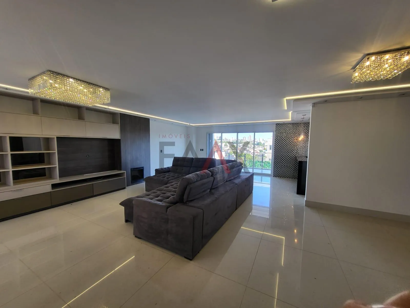 Imagem Sobrado alto padrão com 3 suítes à venda,595.00 m², DOS ESTADOS, GUARAPUAVA - PR