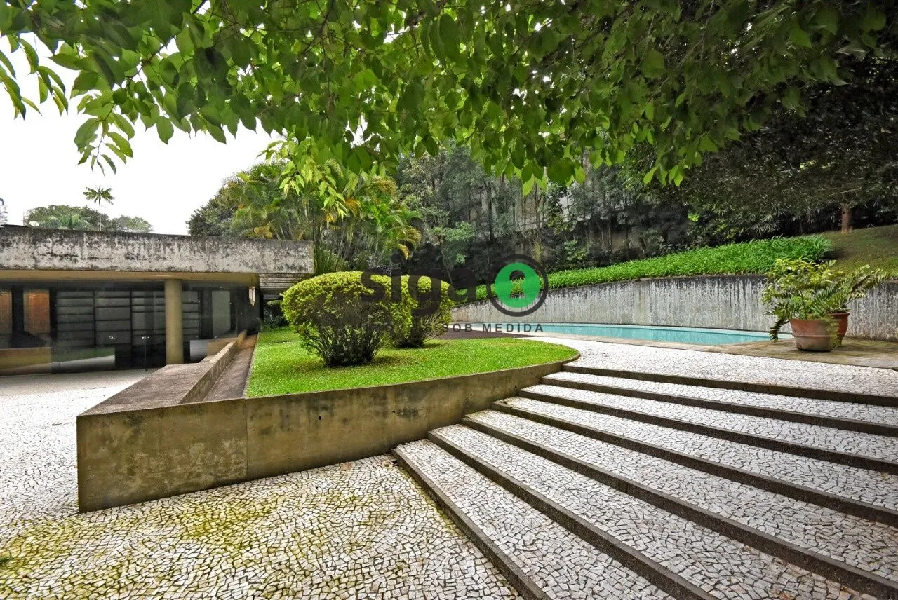 Imagem UMA CASA ICÔNICA NA CIDADE JARDIM | 976 m² | ARQUITETURA ATEMPORAL EM MEIO AO VERDE